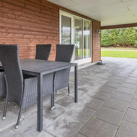 4 Star In Farso-by Traum